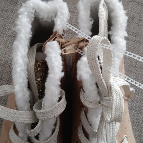 NWT girls size 4 shoes - Picture 3 of 7